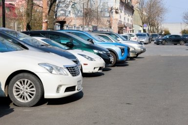 Квартиры вверх, машины вширь: как в Хабаровском крае рассчитывают парковки